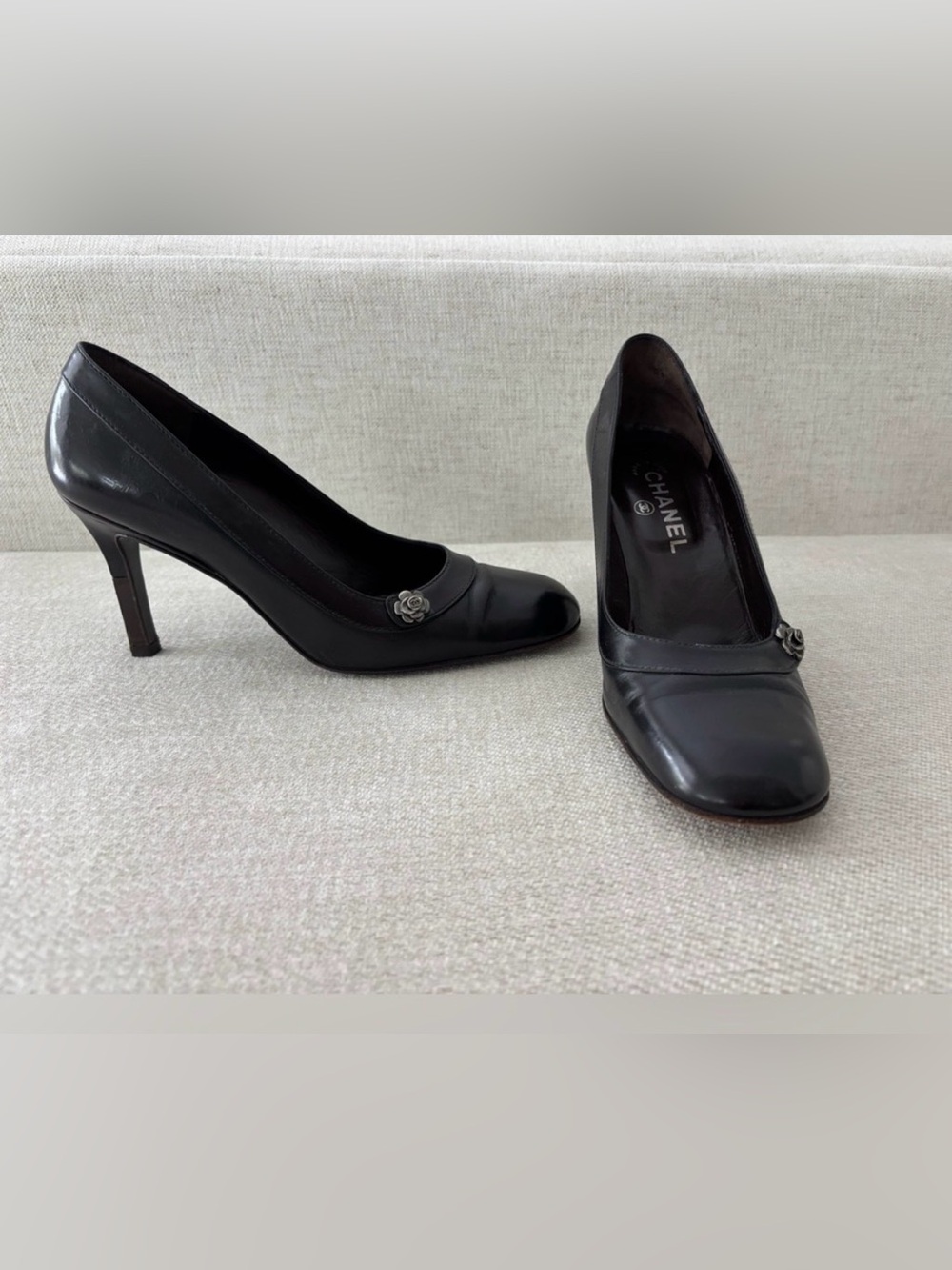 CHANEL Black Leather Camellia Pump